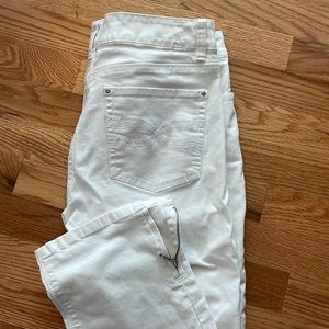 White House Black Market capri length white jean